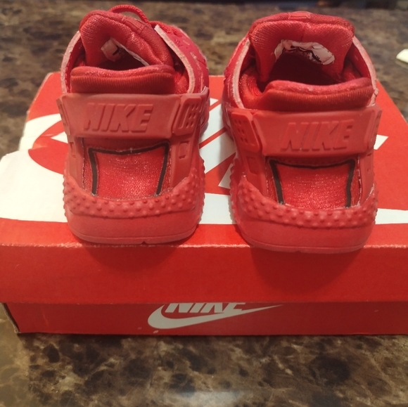 Toddler Shoes Red Nike Huarache Run size 5 - Picture 6 of 14
